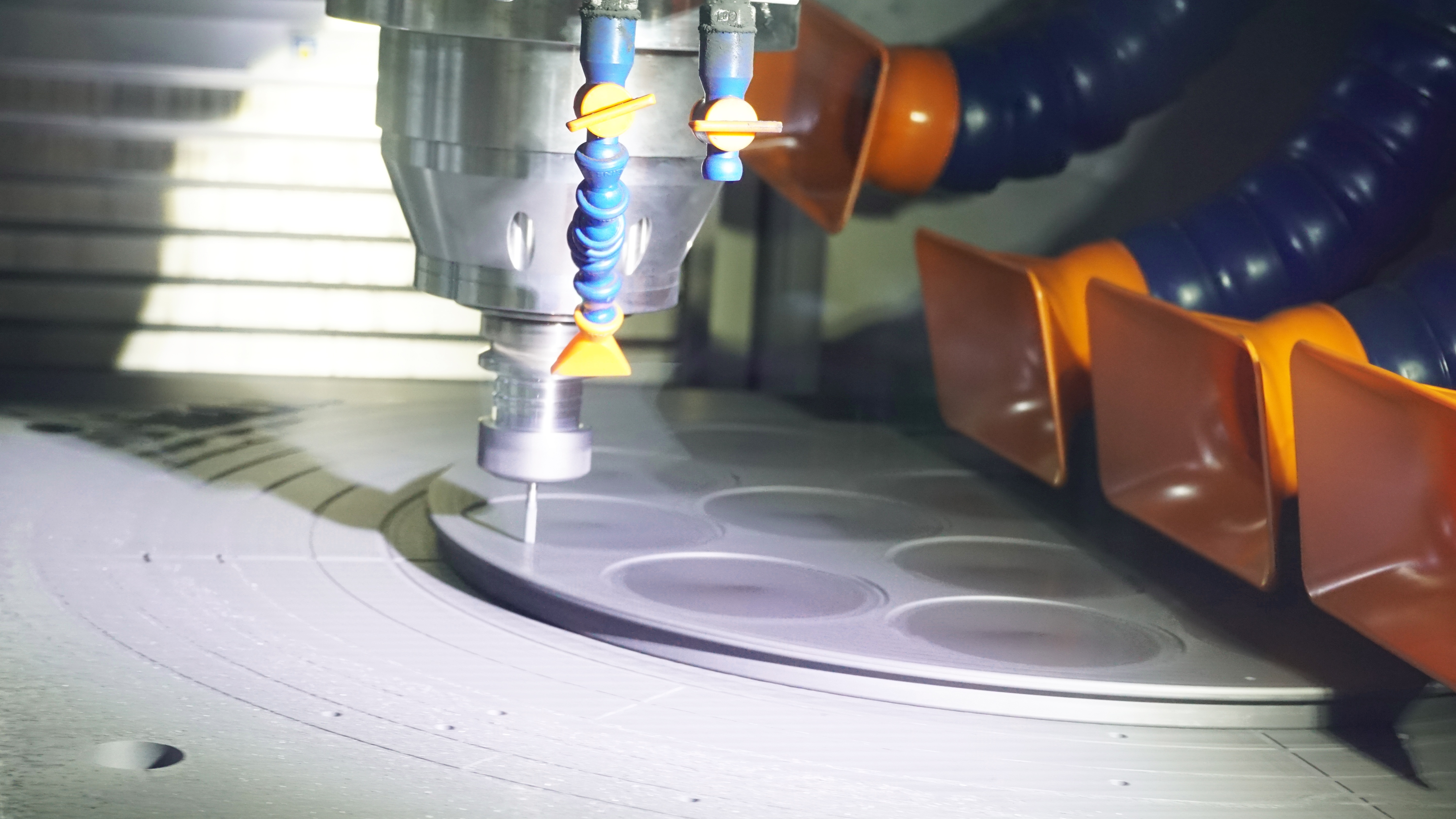 VETEK CNC täppistöötluse töökojas: kõrge puhtusastmega pooljuhtkomponentide aluse loomine